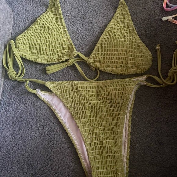 Pastel tie dye w sarong + green ruffled TRIANGLE BIKINI - Picture 4 of 6